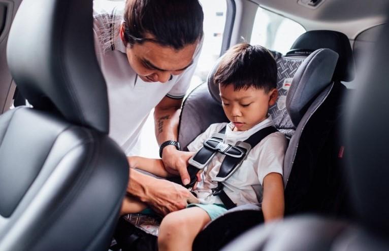 Thiết bị an toàn cho trẻ em trên ô tô Ghế an toàn, nôi trẻ sơ sinh