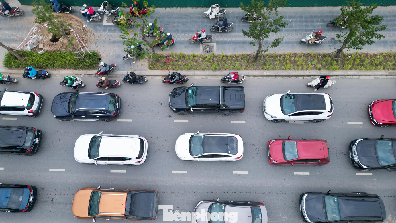 Ô tô cá nhân đông đúc trên các tuyến chính