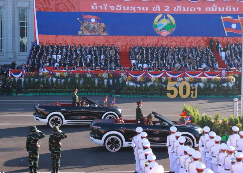 VinFast VF 9 mui trần dẫn đầu trong lễ diễu binh